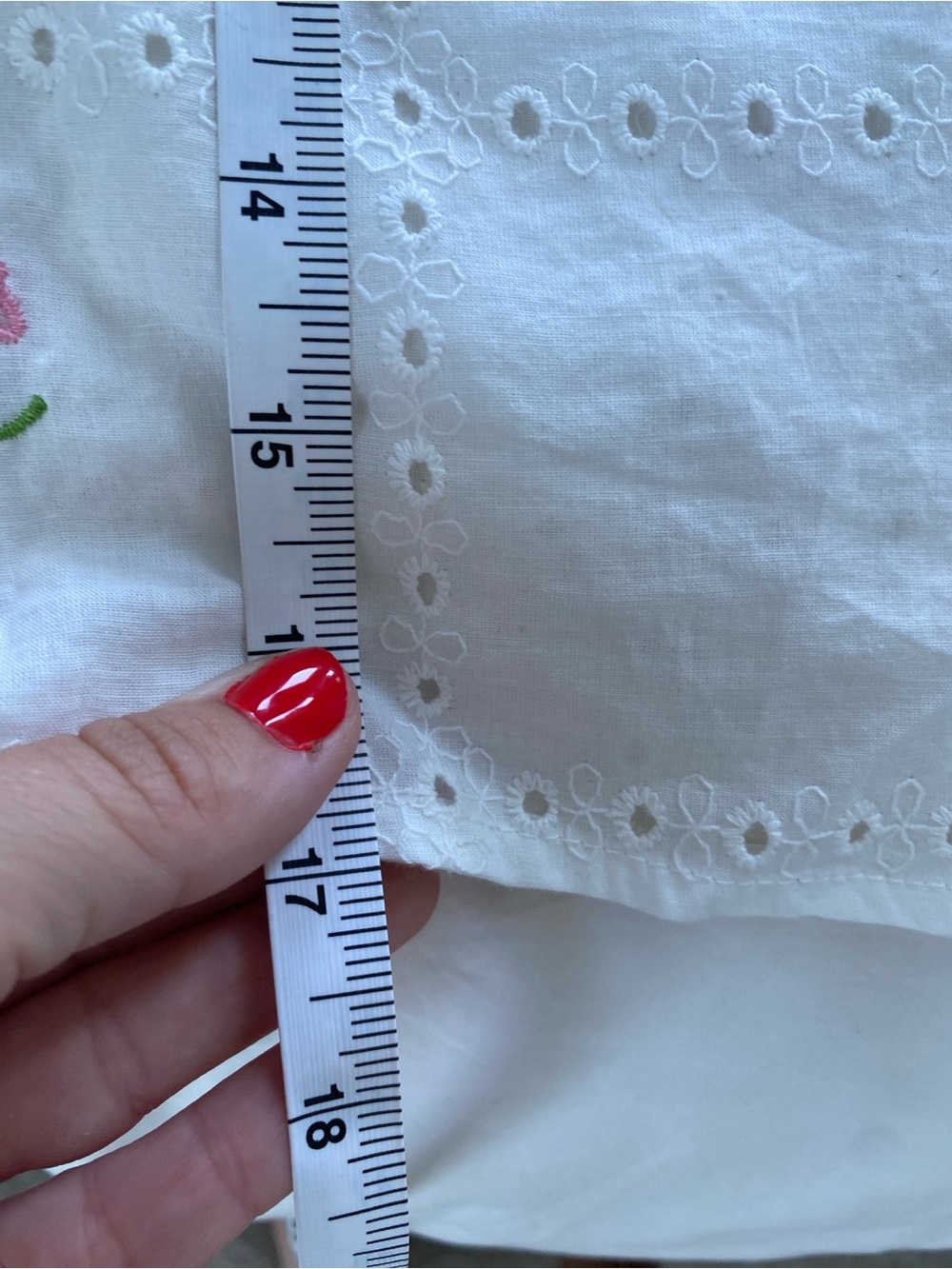 90’s Summer Cropped White Eyelet Button-Up with Embroidered Floral 100% Cotton - Picture 7 of 7